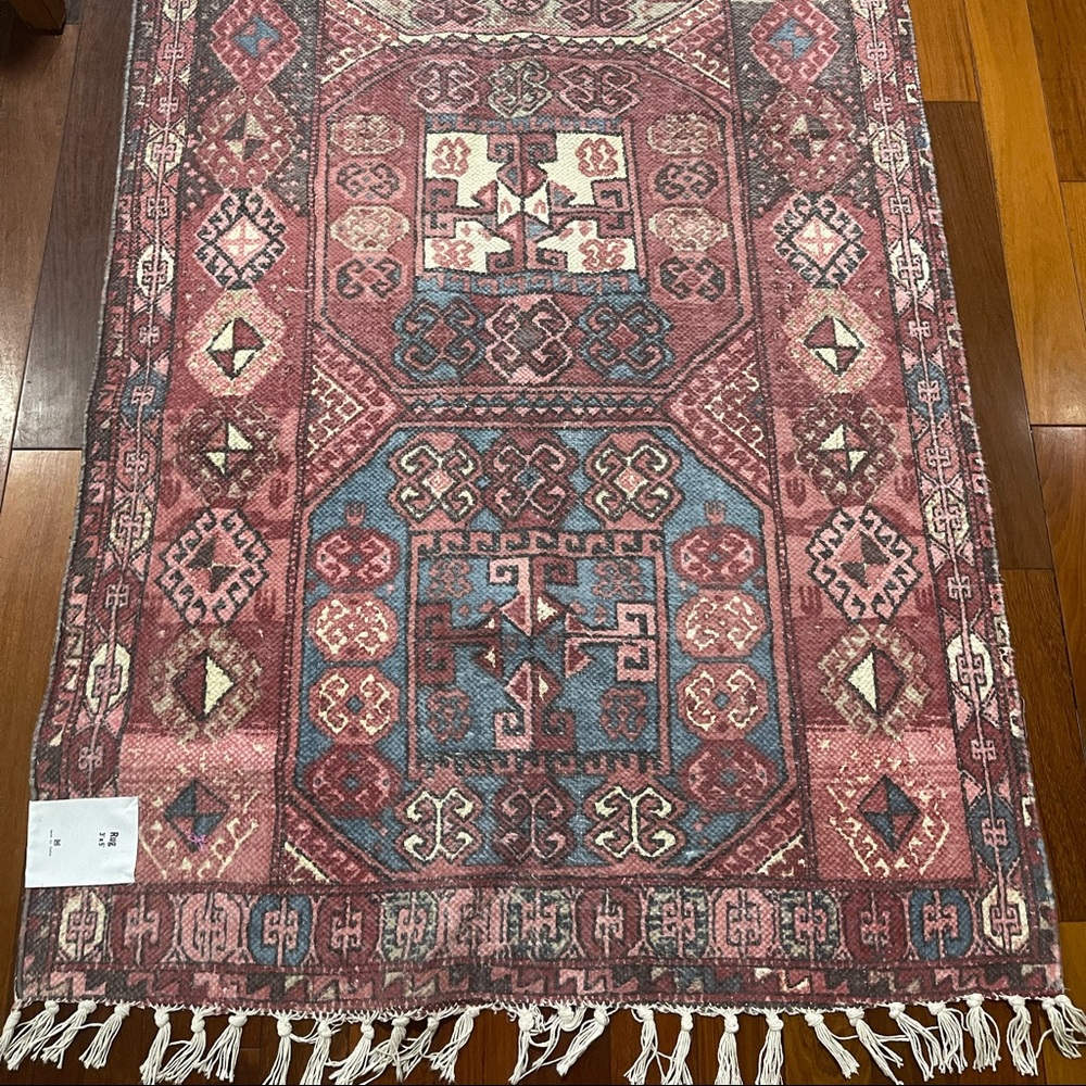 Boho Urban Outfitters rug 3x5 ft
